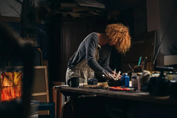 Close Woman Sculptor Working Clay — Stock Photo, Image