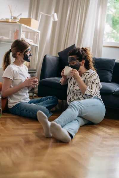 Mother Daughter Applied Cosmetic Face Mask Having Great Time Home — Φωτογραφία Αρχείου