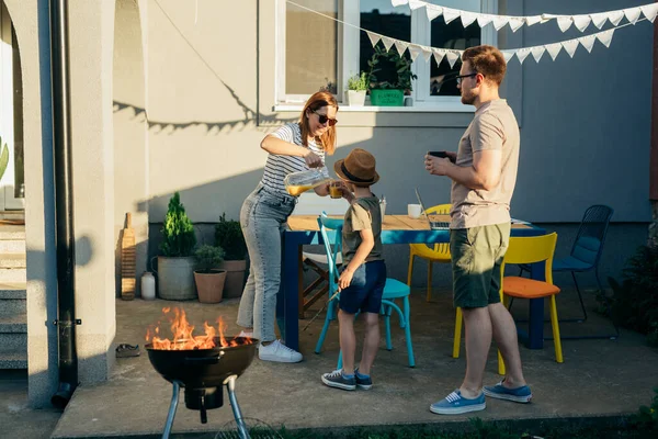 Happy Caucasian Family Having Barbecue Party Home Backyard — 스톡 사진