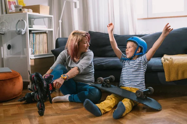 Boy His Mother Prepares Riding Skateboard — Stockfoto