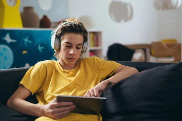 Teenager Boy Laying Couch Home Using Digital Tablet — Photo