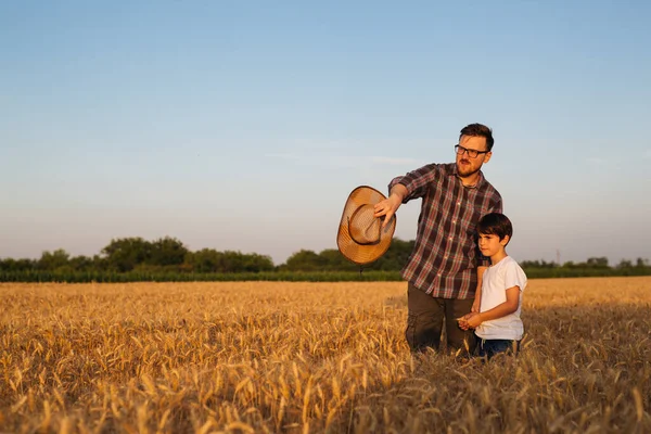 Father Showing His Son Land Standing Wheat Field — Stock fotografie