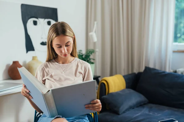 Teenager Girl Reading Book Sitting Room Her Home — Stock Photo, Image