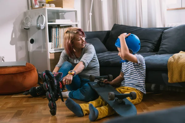 Mother Son Preparing Riding Skateboard Rollerblade Sitting Living Room — Stockfoto