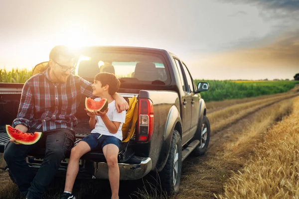 Father Son Sits Truck Car Eating Watermelon Outdoor Wheat Field — Stok fotoğraf