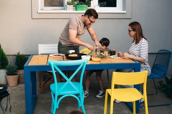 Family Eating Lunch Together Backyard Home — Stockfoto