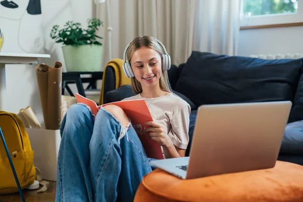 Student Has Online Class Her Home — Stock Photo, Image
