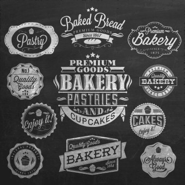 Retro Vintage ekmek rozetleri ve kara tahta üzerinde Etiketler