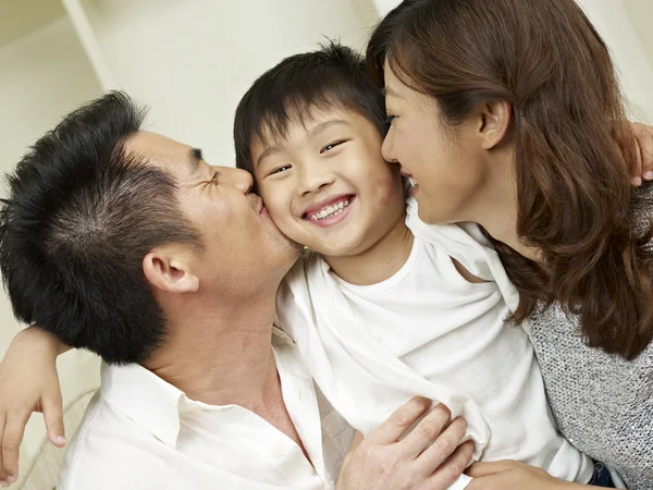 Familia cariñosa —  Fotos de Stock