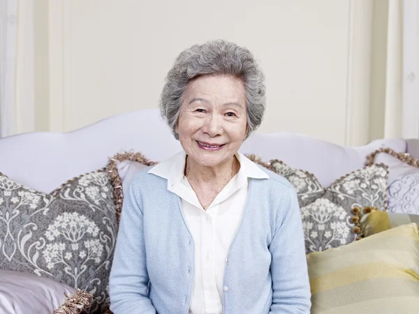 Senior vrouw — Stockfoto