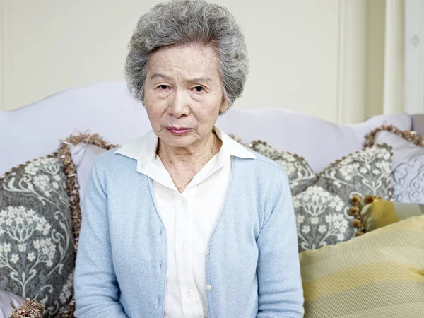 Senior Aziatische vrouw — Stockfoto