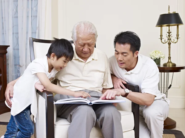 Famiglia di tre generazioni — Foto Stock