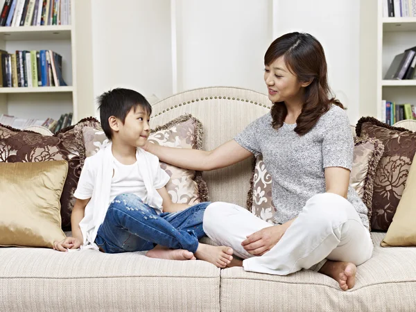 Mãe e filho — Fotografia de Stock