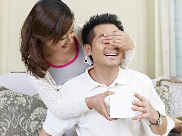 Young asian couple — Stock Photo, Image