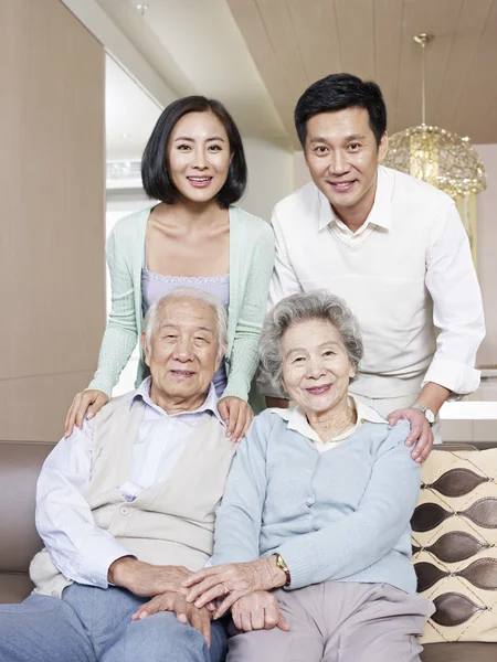 Ázsiai család — Stock Fotó