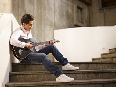 Genç gitarist