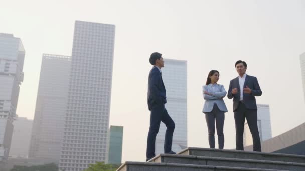 Equipe Três Asiático Corporativo Executivos Ter Negócio Discussão Livre Moderno — Vídeo de Stock