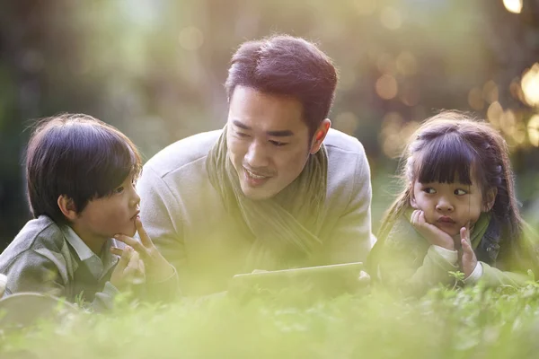 Asian Father Lying Front Grass Telling Story Two Children Happy — Stock Photo, Image