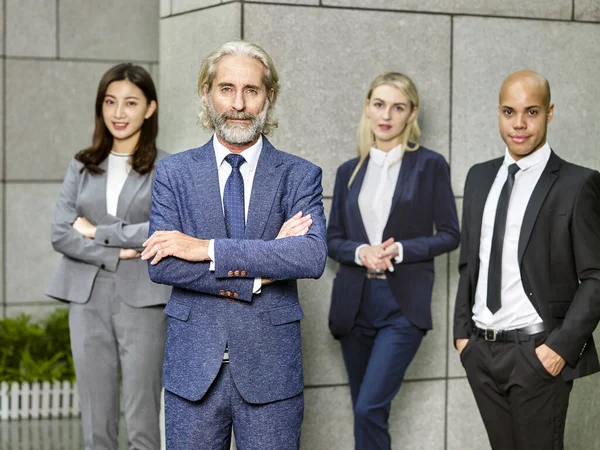 Retrato Equipo Empresarios Multinacionales Multiétnicos —  Fotos de Stock