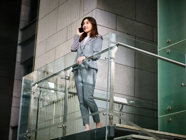 Young Asian Corporate Business Woman Standing Top Stairs Making Call —  Fotos de Stock