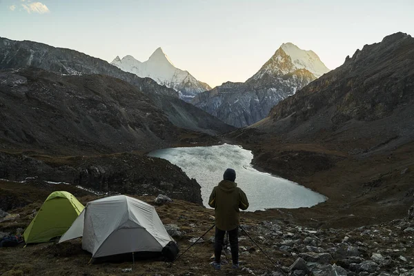 Photographe Camping Car Asiatique Prenant Une Photo Montagne Lac Dans — Photo