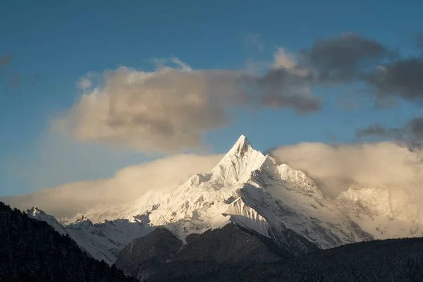 Uno Los Picos Montaña Nieve Meili Bajo Cielo Azul Provincia — Foto de Stock