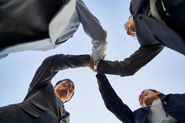 Grupo Hombres Mujeres Negocios Asiáticos Poniendo Las Manos Alto Para — Foto de Stock