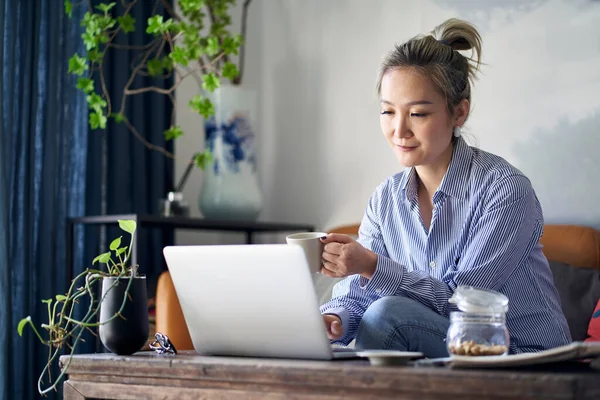 Mature Professional Asian Woman Working Home Sitting Couch Drinking Coffee — Stock Photo, Image