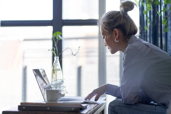 Mature Professional Asian Woman Working Home Using Laptop Computer Side — Foto Stock