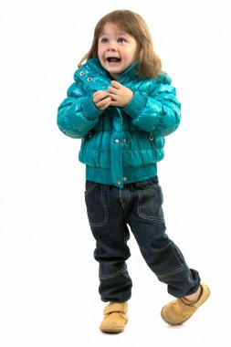 beyaz zemin üzerinde küçük kız