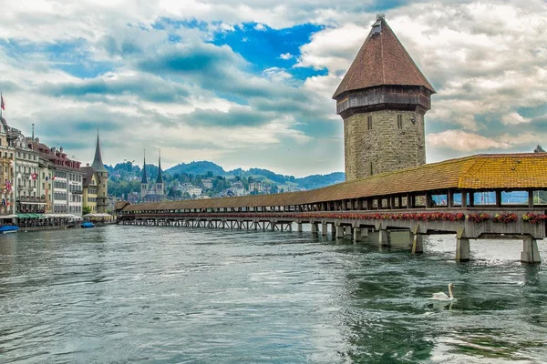 #Lucerne # Švýcarsko # řeka # Bridge # na šířku — Stock fotografie