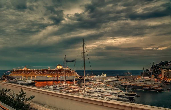 #Monaco # port # statek # Cruise $ wieczór # światło — Zdjęcie stockowe