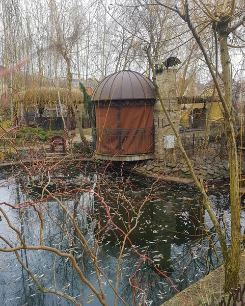 Pavillon See Mit Geschlossenen Straßenvorhängen — Stockfoto