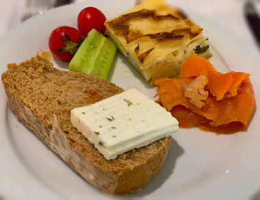 Dilim ekmek ve tereyağı