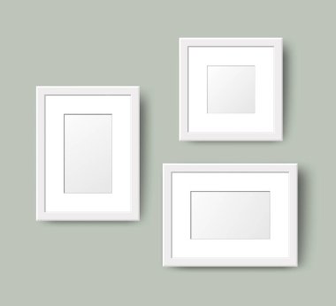 Gerçekçi Boş Duvar Çerçevesi seti. Vektör beyaz resim, zeytin yeşili arka planda gölgesi olan kolaj modelleme şablonu oluşturur. Poster, afiş, fotoğraf galerisi, resim, sunum için maket