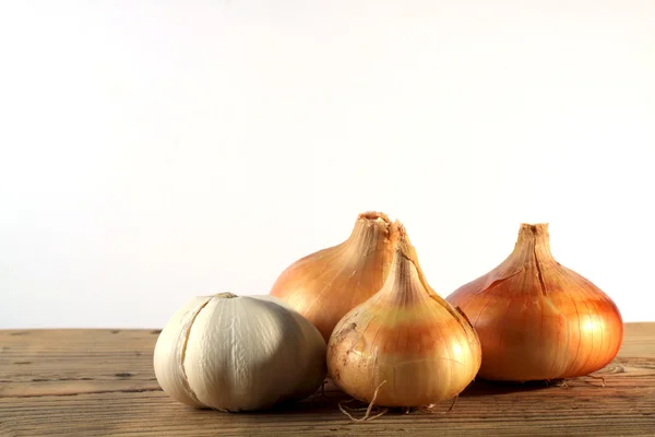 Zwiebeln und Knoblauch — Stockfoto