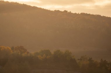 Sonbahar elbisesi içinde manzara