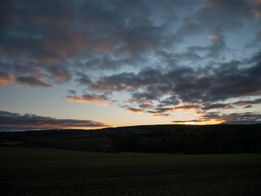 Sonbahar elbisesi içinde manzara
