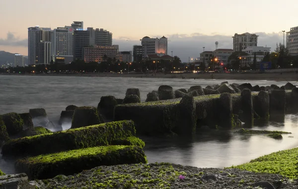 Výhled na moře městské twilight, vietnam — Stock fotografie