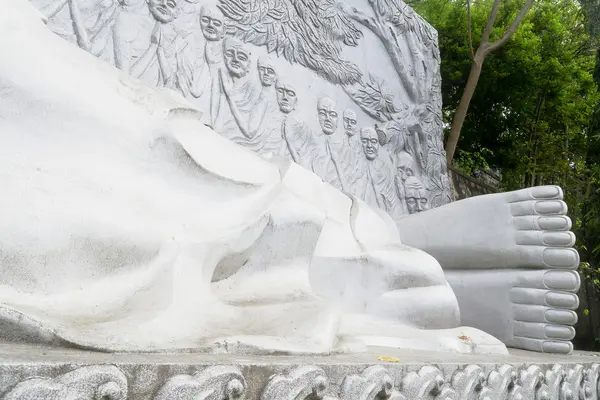 Grande estátua de Buda, Long Son Pagoda, Vietnã — Fotografia de Stock