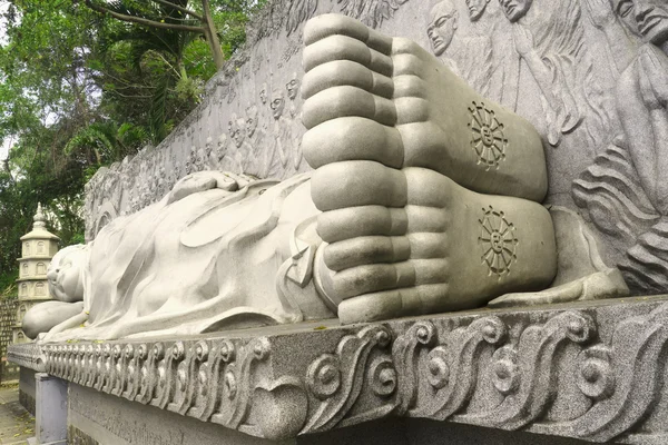 Grande statue de Bouddha, Pagode Long Son, Vietnam — Photo