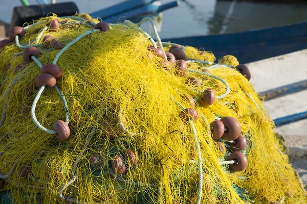 Visnet in Griekenland, geel netto met drijft — Stockfoto