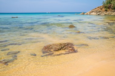 plaj ile kristal berraklığında su, naithon, phuket, Tayland
