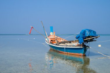 plajda geleneksel Tay tekneler.