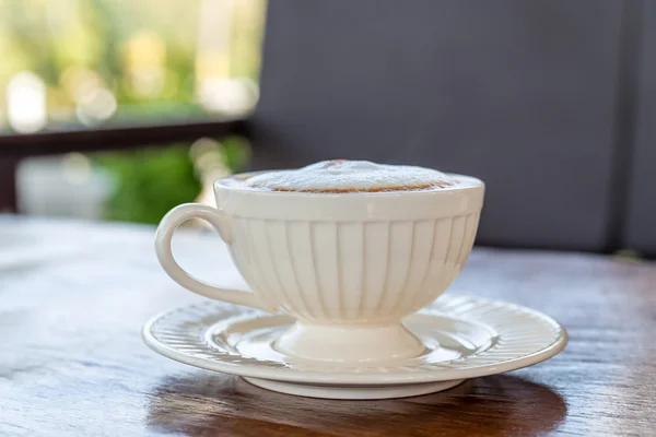 Tazza di caffè con panna montata — Foto Stock