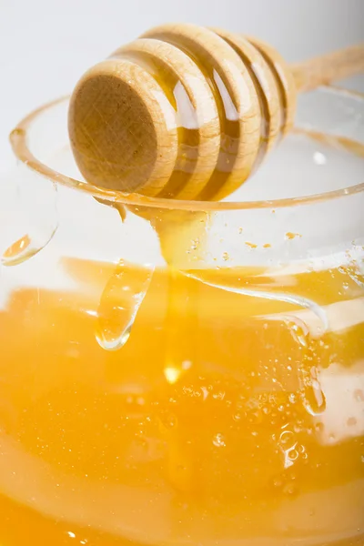 Drops of honey on the jar — Stock Photo, Image