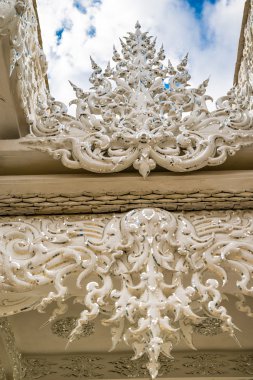 Beyaz Tapınak wat rong khun, chiang rai Eyaleti, Kuzey Tayland mimari unsurları. Chiang rai Eyaleti, Kuzey Tayland - 16 Ocak 2014: Beyaz Tapınak wat rong khun