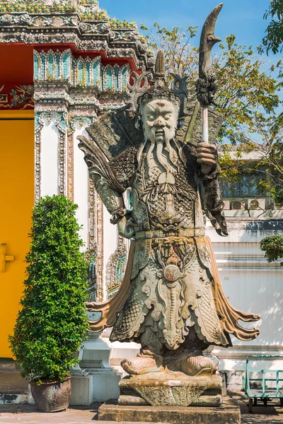 Estatua de chino en el templo, bangkok, Tailandia. — 图库照片