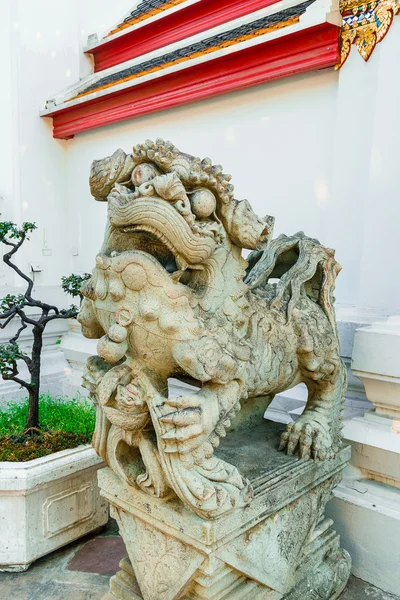 Chinesische Statue am Tempel, Bangkok, Thailand. — Stockfoto