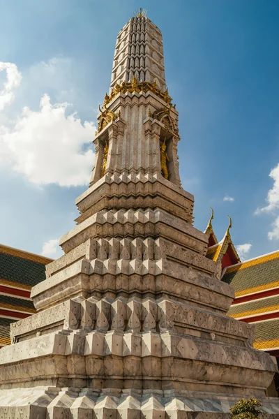 Stupa no templo Wat Phra Kaew, Bangkok, Tailândia . — Fotografia de Stock